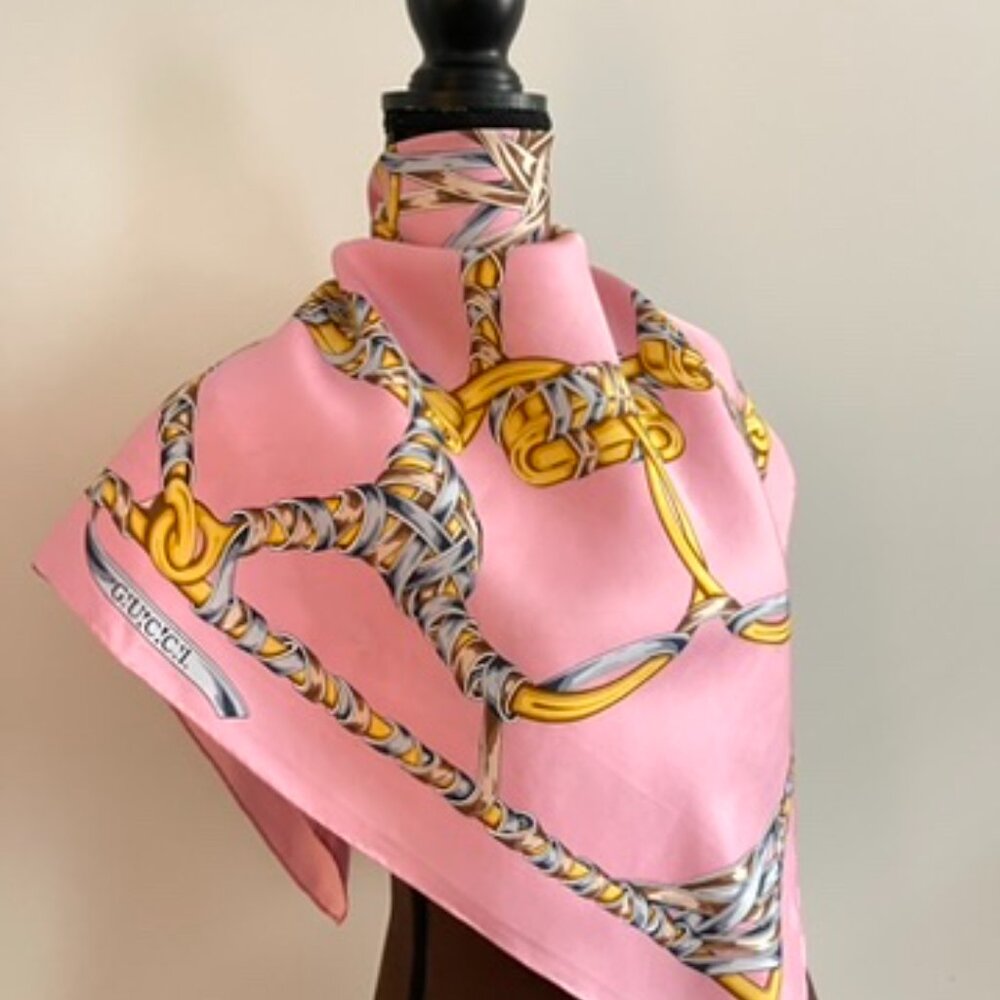 New Gucci Scarf Iconic Logo Gold Chain Barbie Pink Silk Wrap - Picture 15 of 15